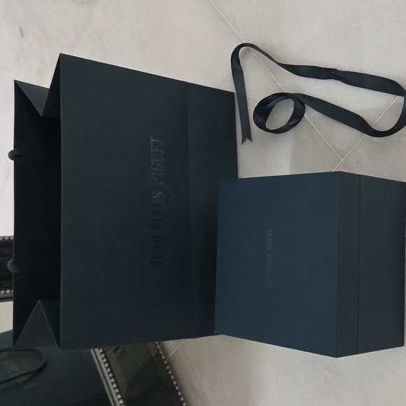 Audemars Piguet Box Bag & Ribbon NEW